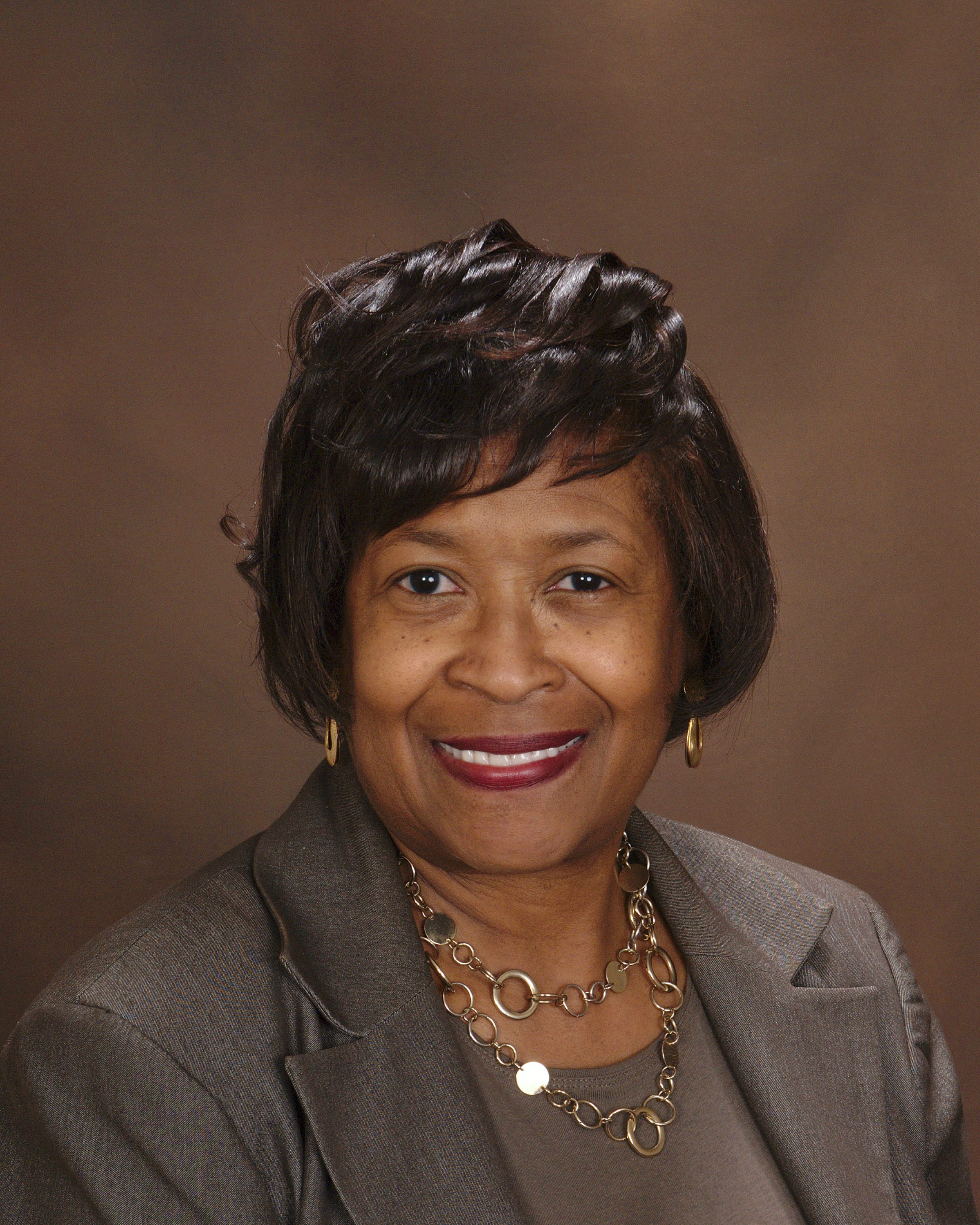 Gayle Holloman Library Director headshot